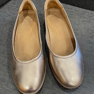 Gold Naturalizer ballet flats